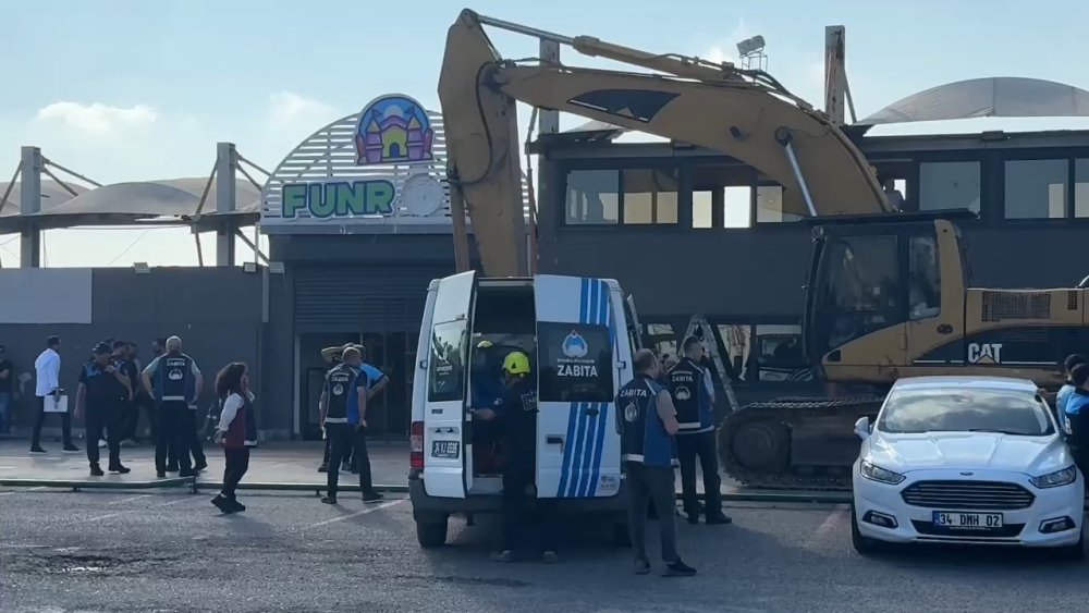 Avcılar'daki kaçak lunapark yıkımında arbede çıktı