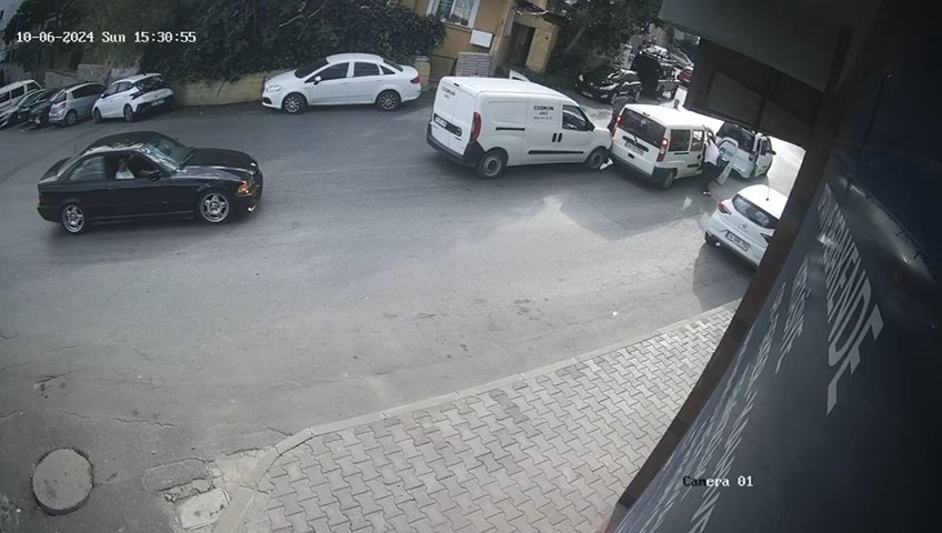 İstanbul Kağıthane'de trafikte çekiçli saldırı: Darp edildiği anlar ortaya çıktı