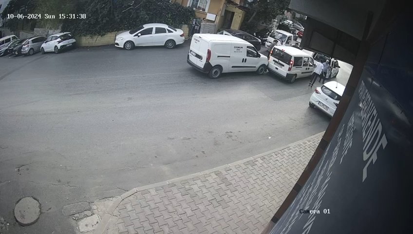 İstanbul Kağıthane'de trafikte çekiçli saldırı: Darp edildiği anlar ortaya çıktı