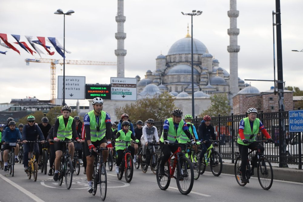 6. Tarihi Yarımada Bisiklet Turu'nda yüzlerce kişi pedal çevirdi