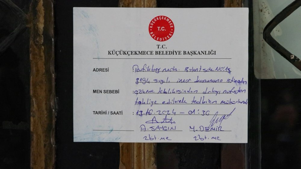 Küçükçekmece'de bahçe duvarı yıkılan binanın akıbeti soruşturma sonrasında netlik kazanacak