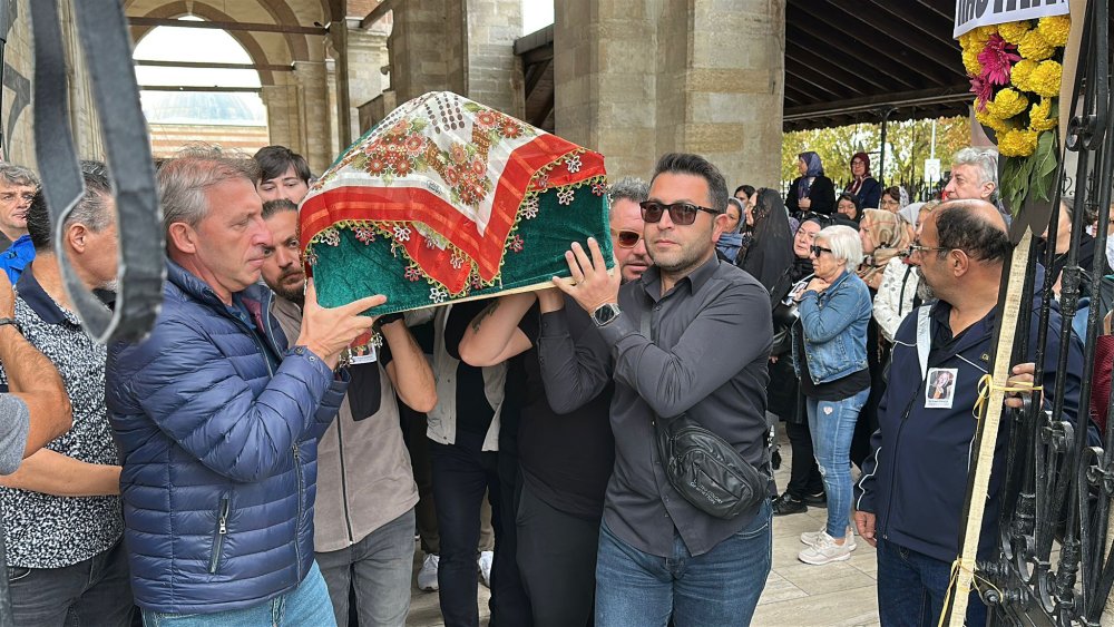 Tekirdağ'daki kazada hayatını kaybeden doktorlar, toprağa verildi