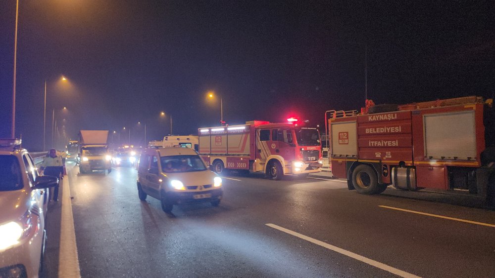 Anadolu Otoyolu'nda feci kaza: Otomobil, TIR’a çarptı