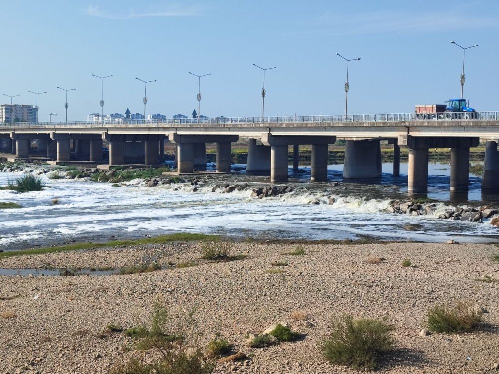 Beyaz köpük tehlikesi son olarak Dicle Nehri'nde görüldü