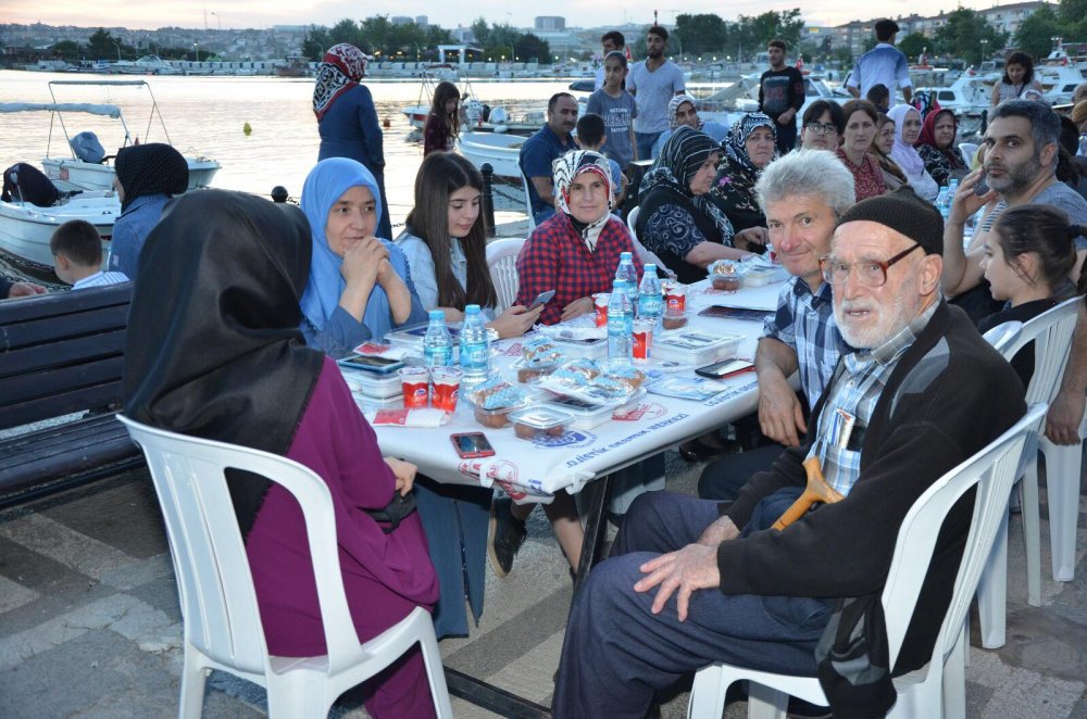 silivri ak parti iftar