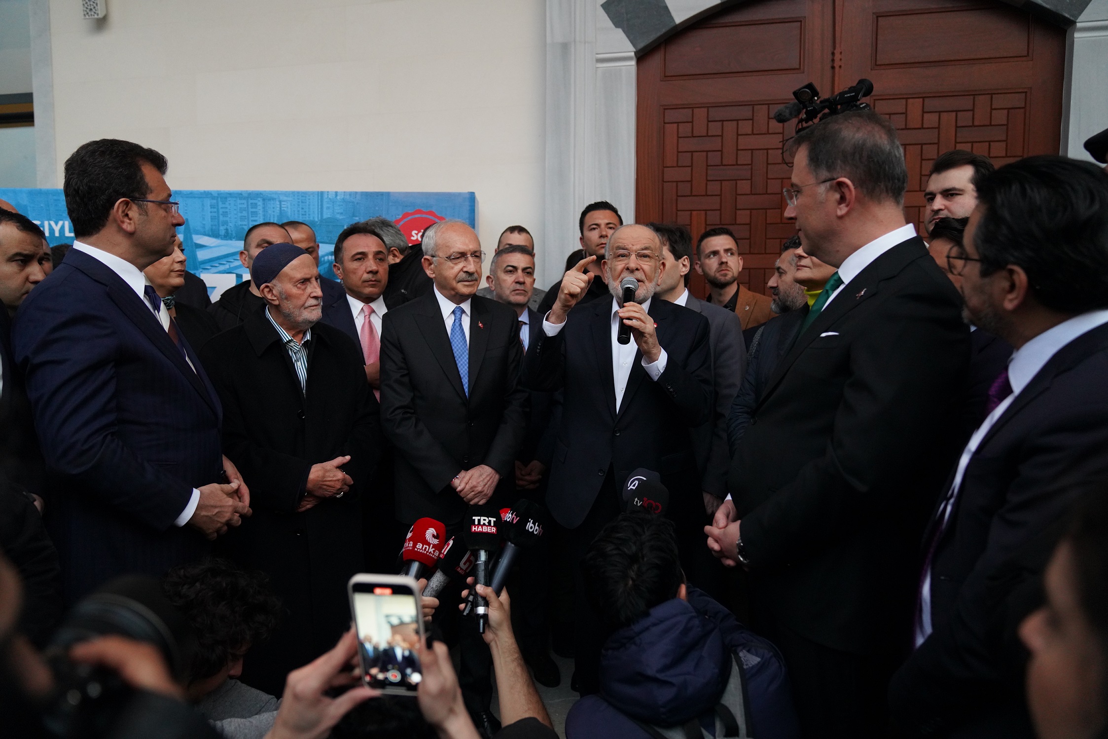 Hacı-Naif Akkuş-Camii Kadir-Gecesinde ibadete-açıldı (3)