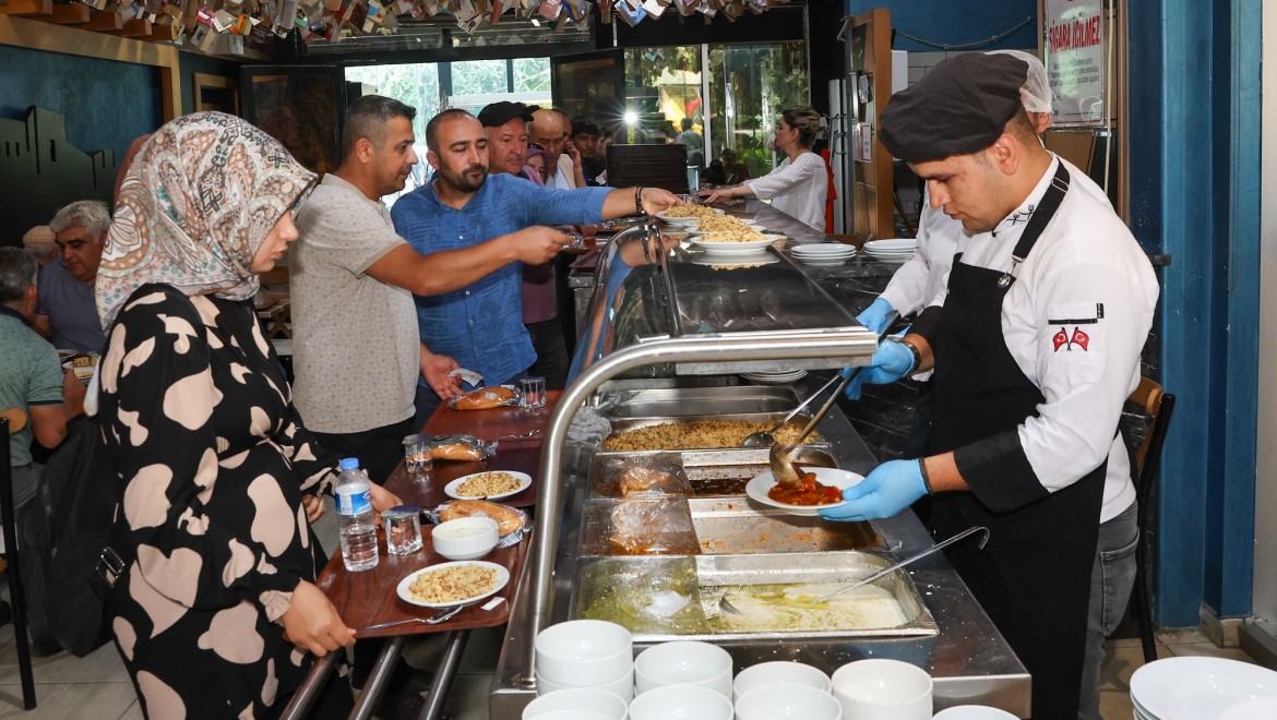 Gaziantep'te vatandaşlara ücretsiz yemek hizmeti sunuluyor