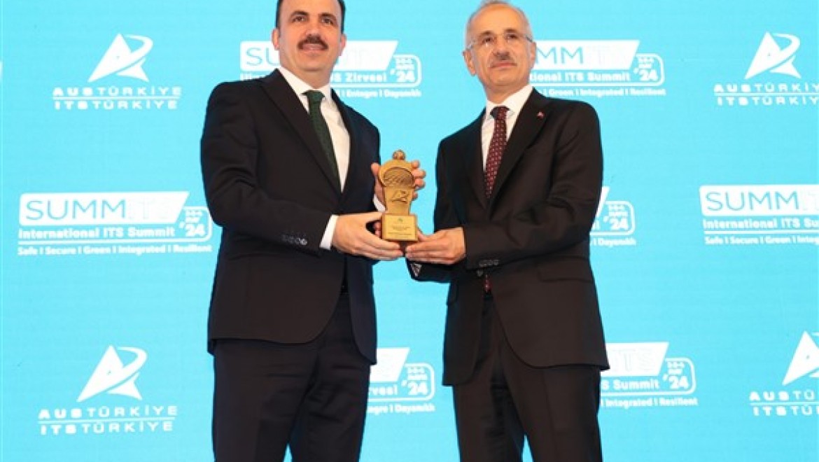 Konya Büyükşehir Belediyesi, Uluslararası Akıllı Ulaşım Sistemleri Zirvesi'nde ödül aldı