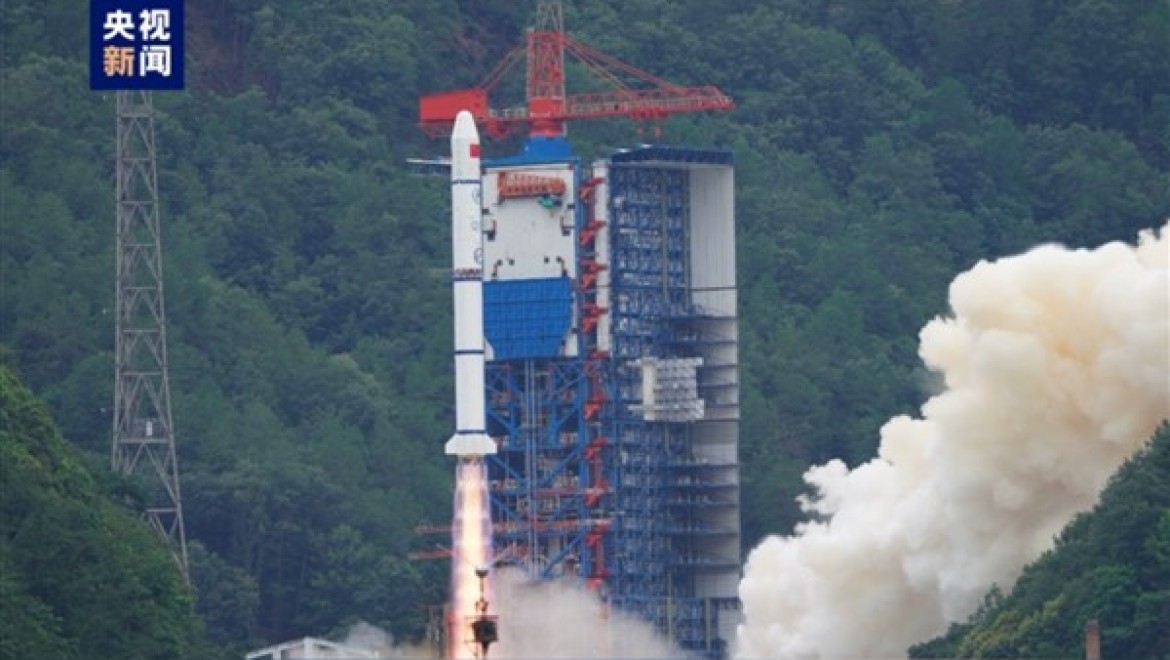 Çin ile Fransa evrendeki güçlü patlamaları keşfetmek için uydu fırlattı