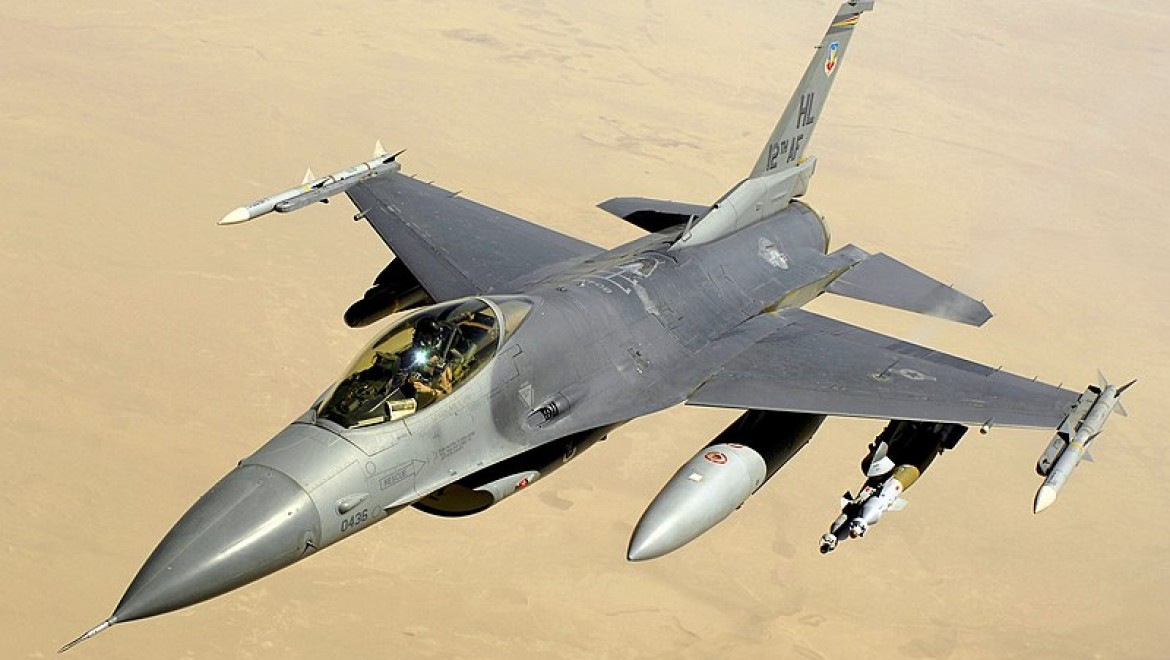 Hollanda ve Danimarka'nın ilk F-16 jetleri Ukrayna yolunda