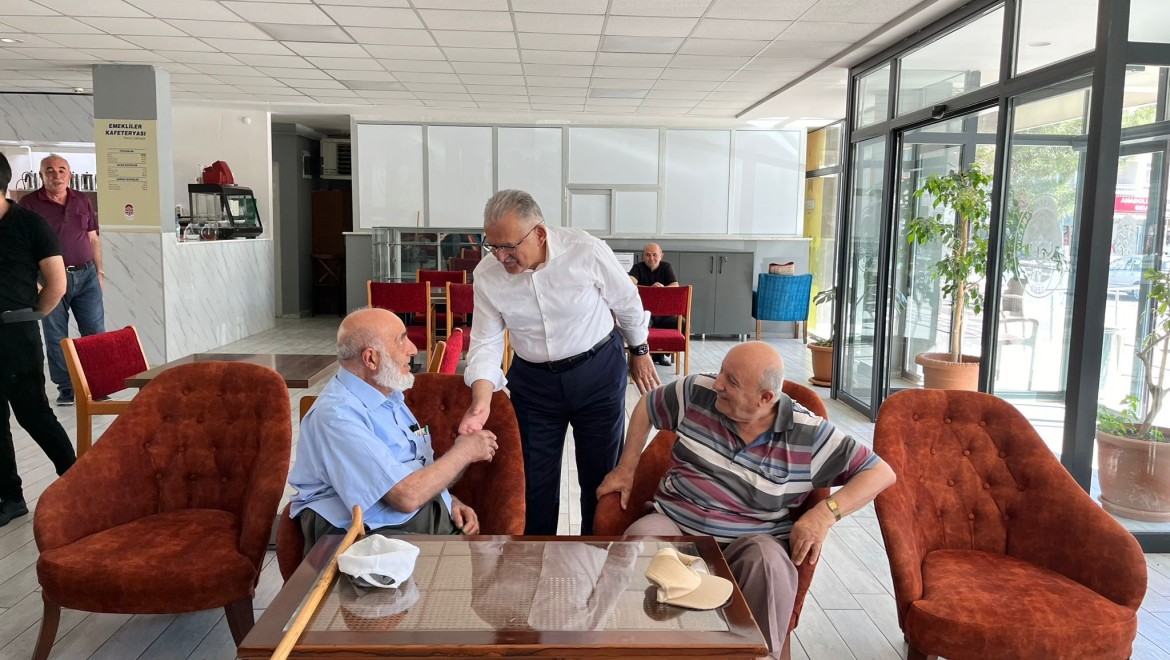 Başkan Büyükkılıç, Emekliler Kafeteryası'nda vatandaşlarla bir araya geldi