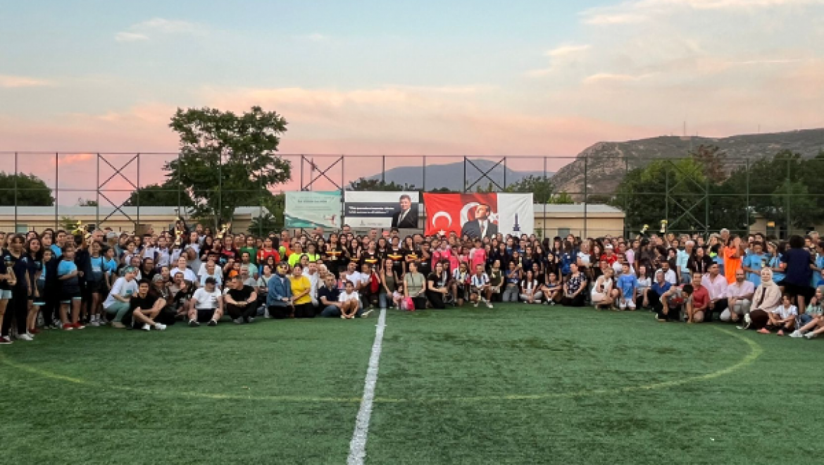 İzmir'de U13 ve U15 Kız Futbol Ligi sona erdi