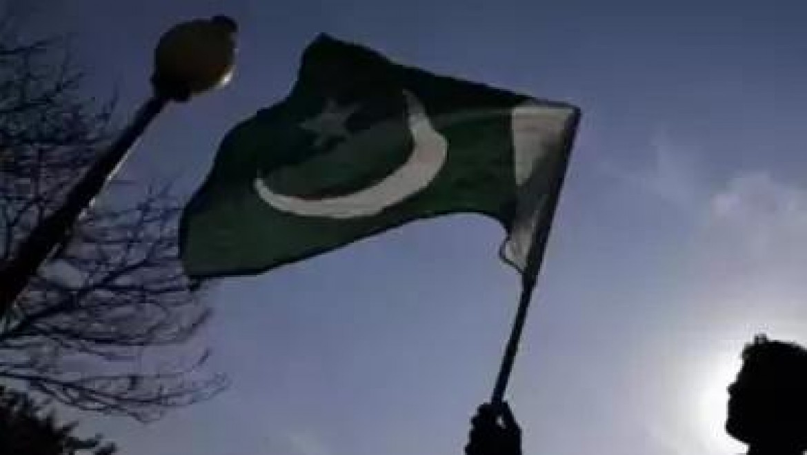 Pakistan'da bir askeri üsse düzenlenen saldırıda sekiz asker öldürüldü