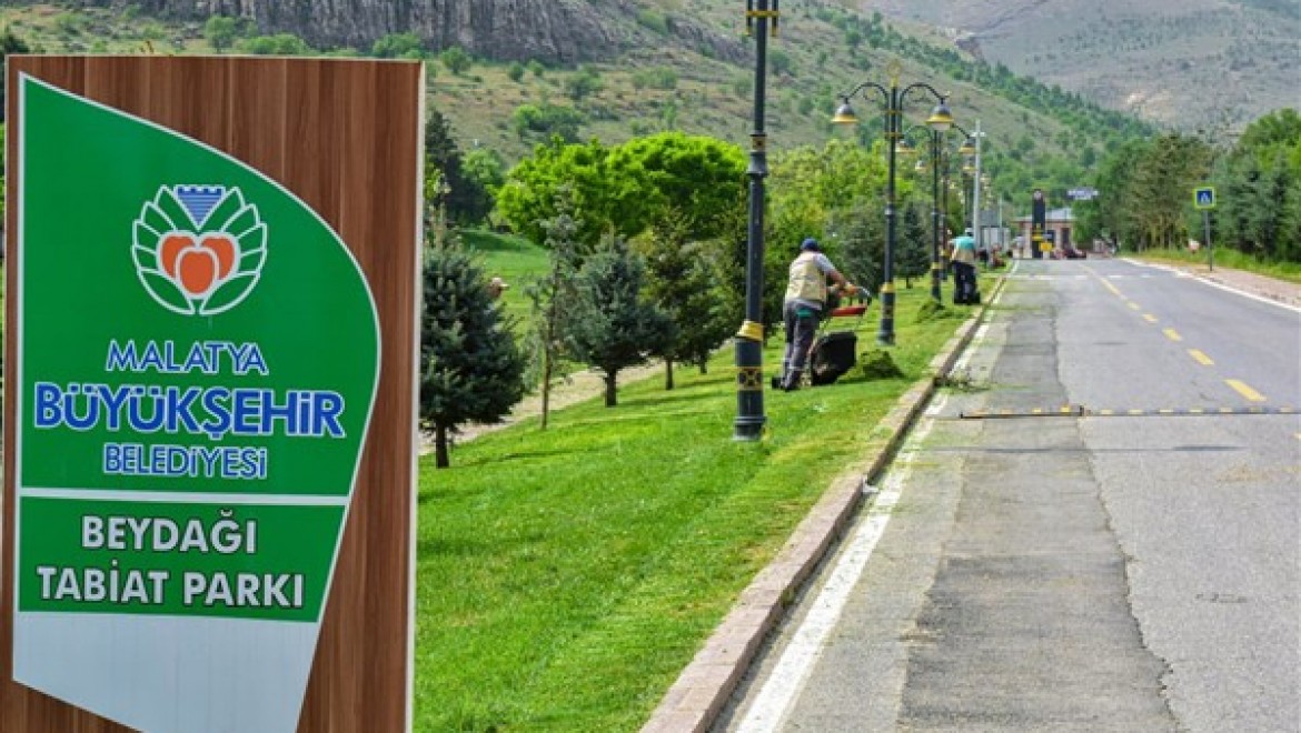 Malatya Büyükşehir ekipleri, park ve alanlarda çalışmalarını sürdürüyor