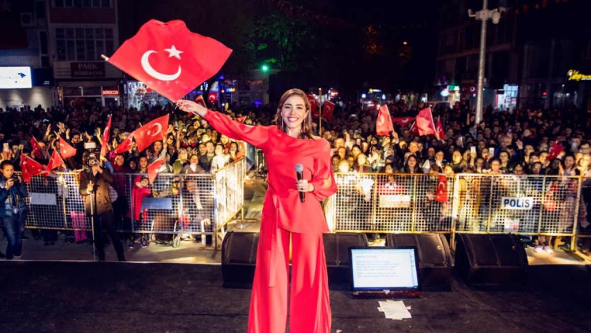 Saray Cumhuriyet Bayramı'nı Burcu Güneş'le Kutlu