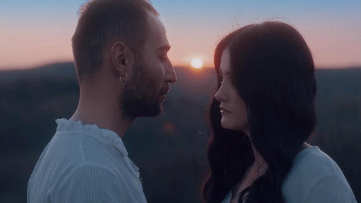 Gizem&Bahadır Ak Çiftinden Yeni Single