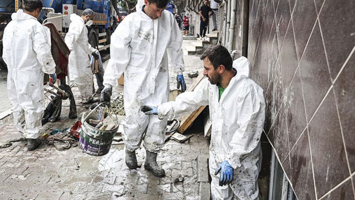 İstanbul'da su baskınından zarar gören bölgelerde çalışmalar sürüyor