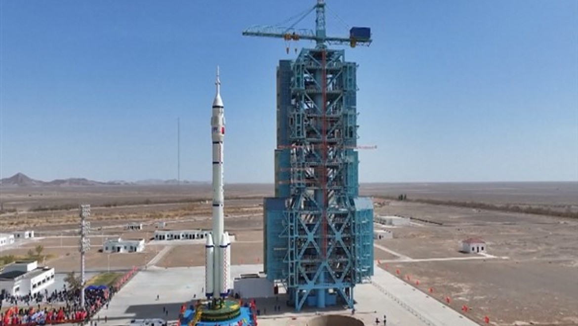 Shenzhou-18 uzay aracının fırlatılması için hassas hizalama operasyonları devam ediyor