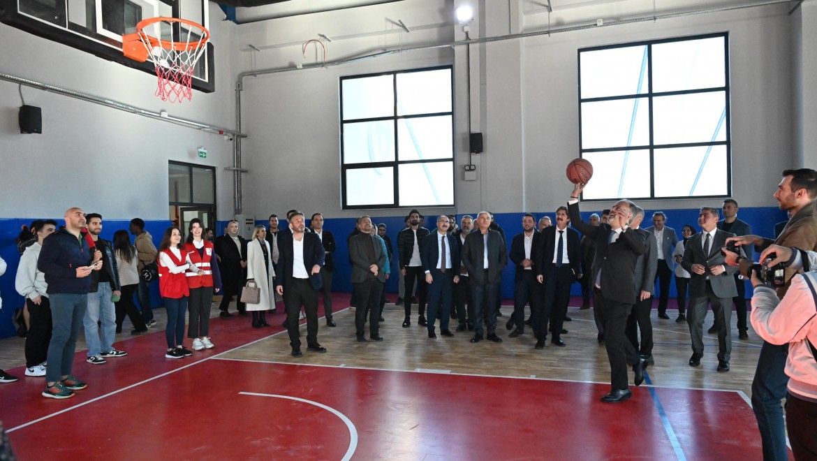 Bursa Büyükşehir'den üniversitelilere özel spor merkezi
