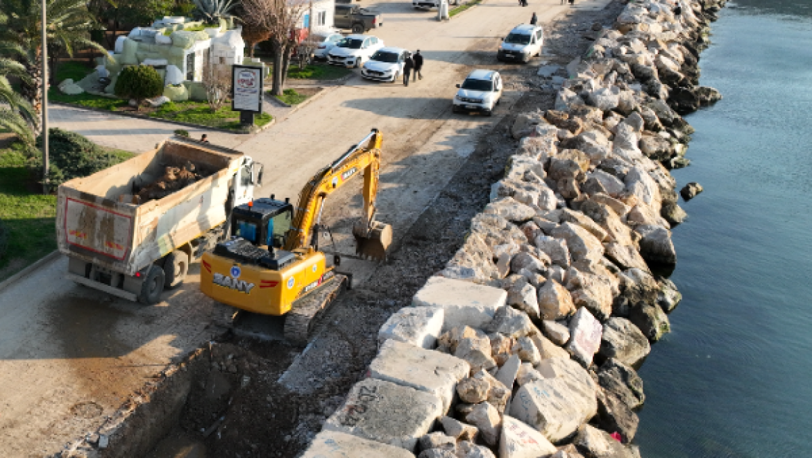 Bursa Büyükşehir, Gemlik'te kıyı koruma çalışmalarını sürdürüyor