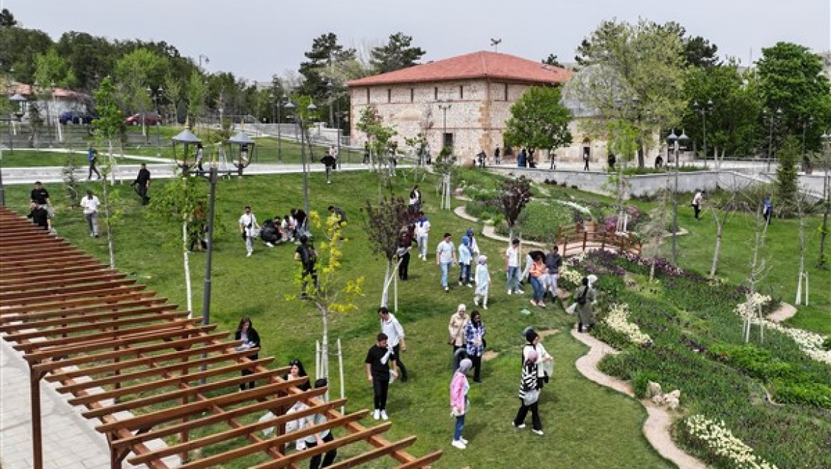 Konya'da öğrenciler, çevrenin korunmasına dikkat çekmek için doğa yürüyüşü yaptı