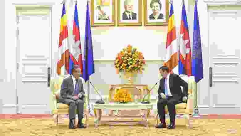 Wang Yi, Kamboçya Başbakanı'yla bir araya geldi