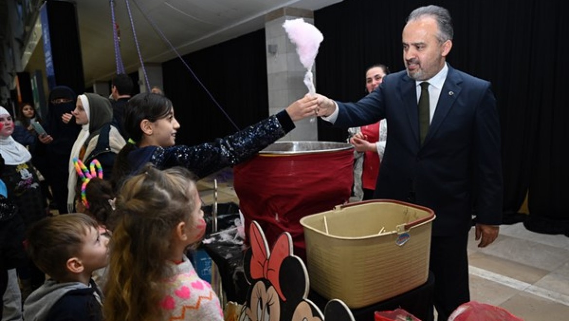 Bursa Büyükşehir Belediyesi,"Giysi Destek Çeki" dağıtımı yaptı
