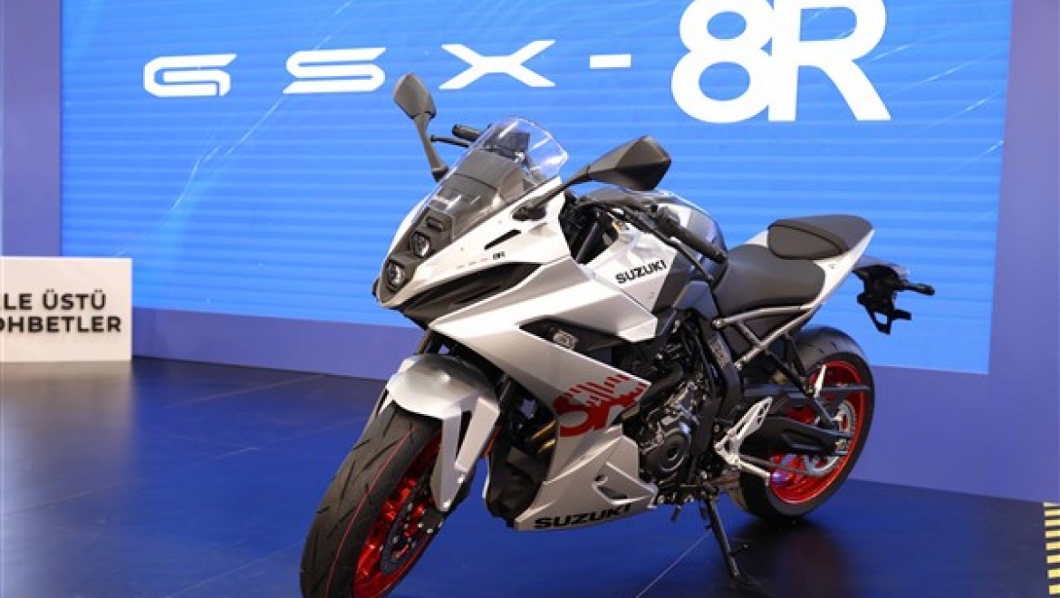 Motosiklet severlerin merakla beklediği Suzuki GSX-8R'ın fiyatı açıklandı