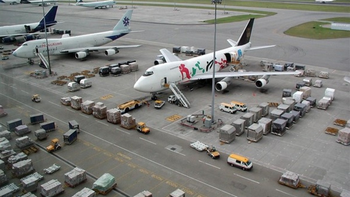 Hong Kong Uluslararası Havalimanı dünyanın en işlek kargo havalimanı