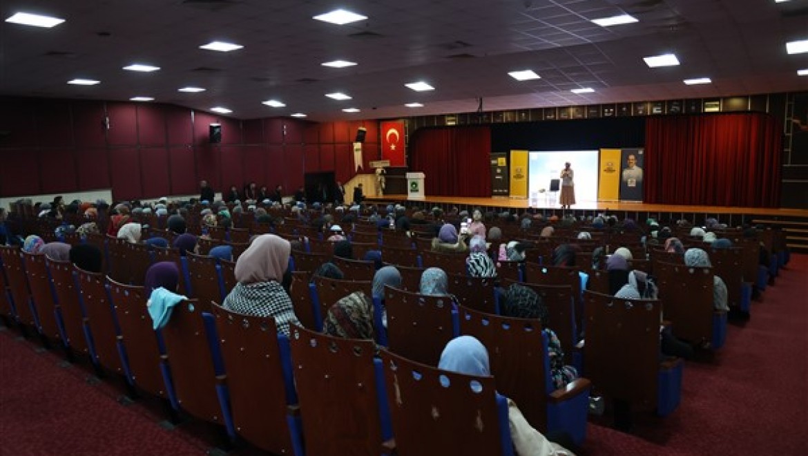 Konya Büyükşehir Belediyesi'nin Şehir Konferansları devam ediyor