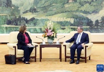 Çin Başbakanı Li, ABD Ticaret Odası Başkanı Clark'ı kabul etti