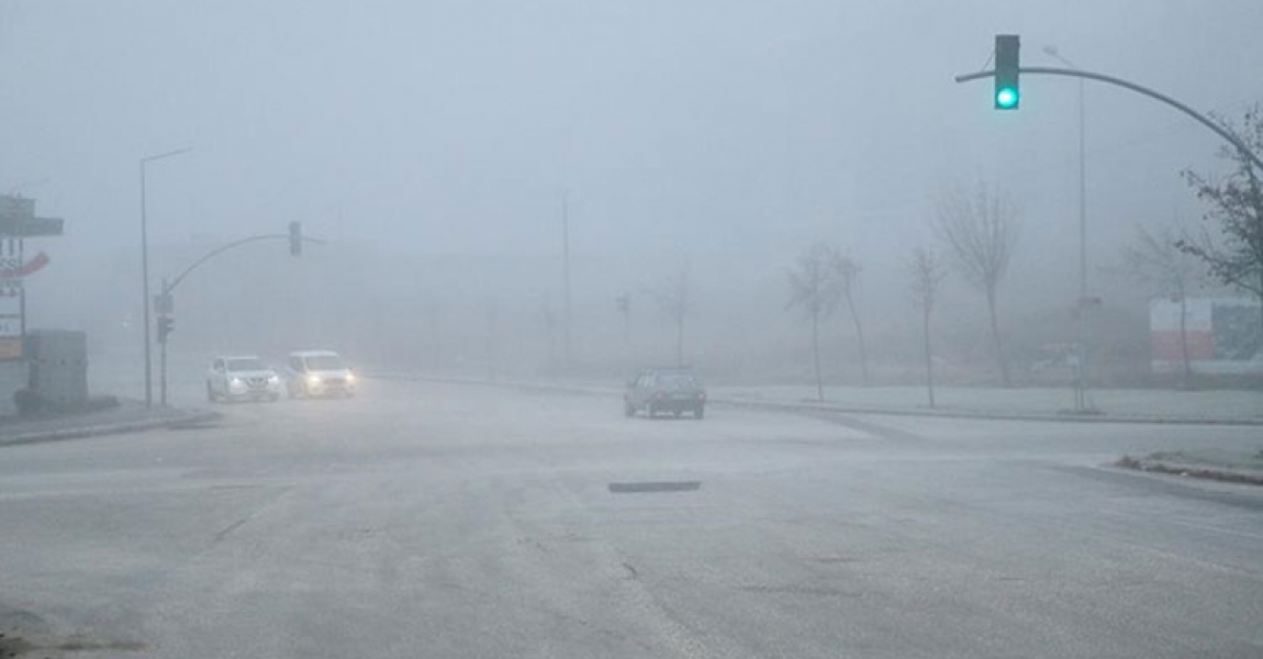 Eskişehir'de yoğun sis, görüş mesafesini düşürüyor