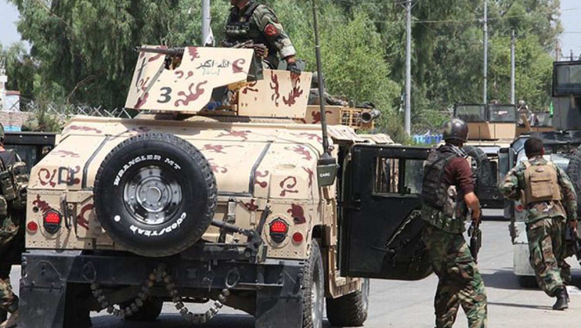 Afganistan'da silahlı ve bombalı saldırıda 8 kişi öldü