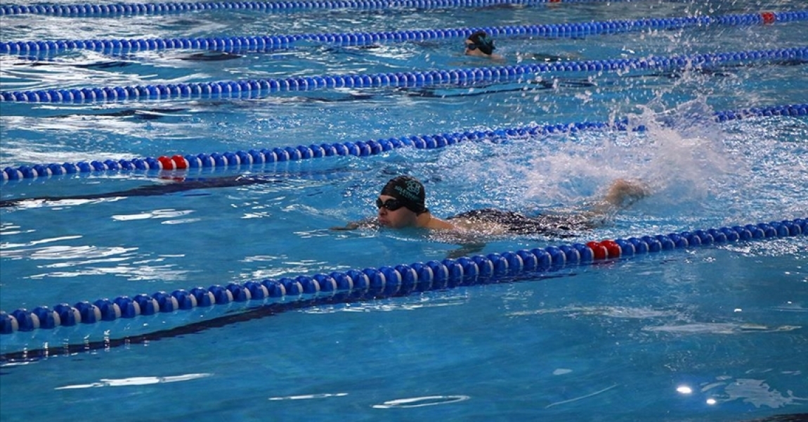 Tekirdağ'da "özel çocuklar" yüzme yarışmasına katıldı