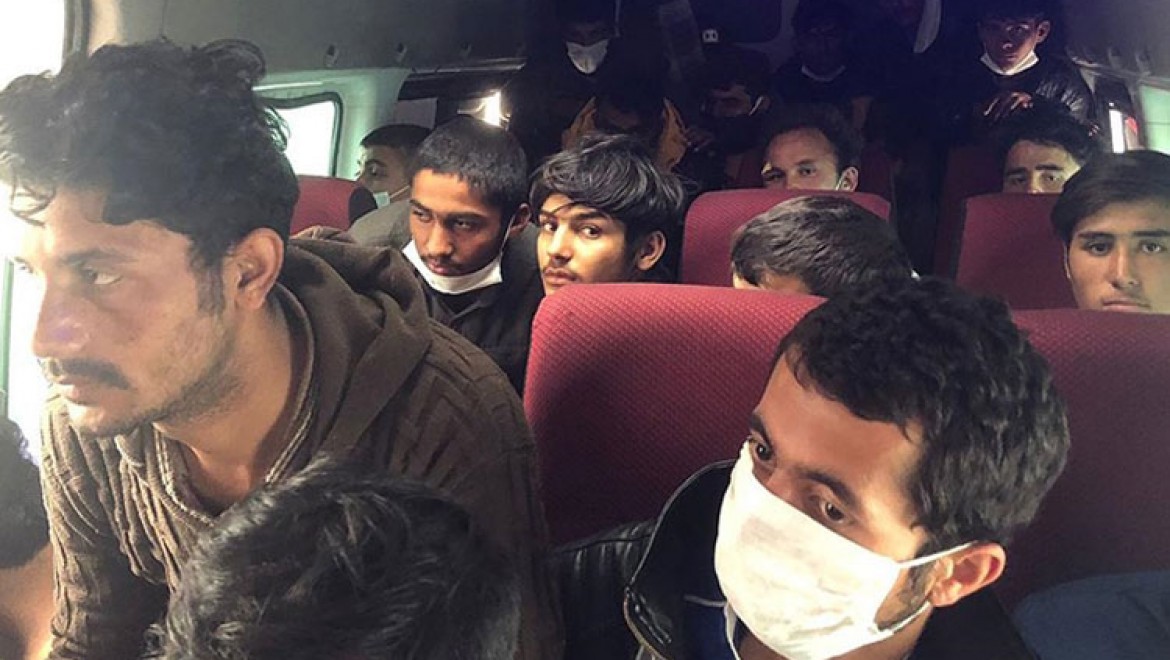Ankara'da durdurulan üç minibüsten 36 düzensiz göçmen çıktı