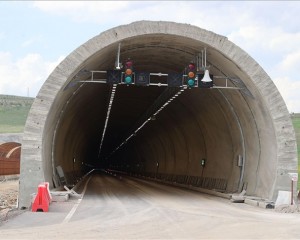 Sivas'ta yapımı devam eden Yağdonduran Tüneli ekim ayında hizmete girecek