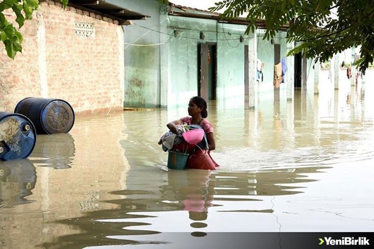 Hindistan'ın güneyinde şiddetli yağışlar nedeniyle 54 binden fazla kişi tahliye edildi
