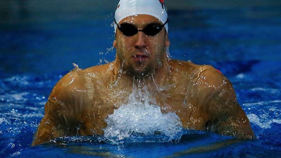 Milli yüzücü Emre Sakçı Budapeşte'de birinci oldu