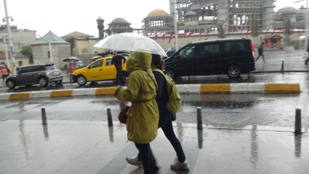 Meteorolojiden İstanbullulara sağanak yağış uyarısı