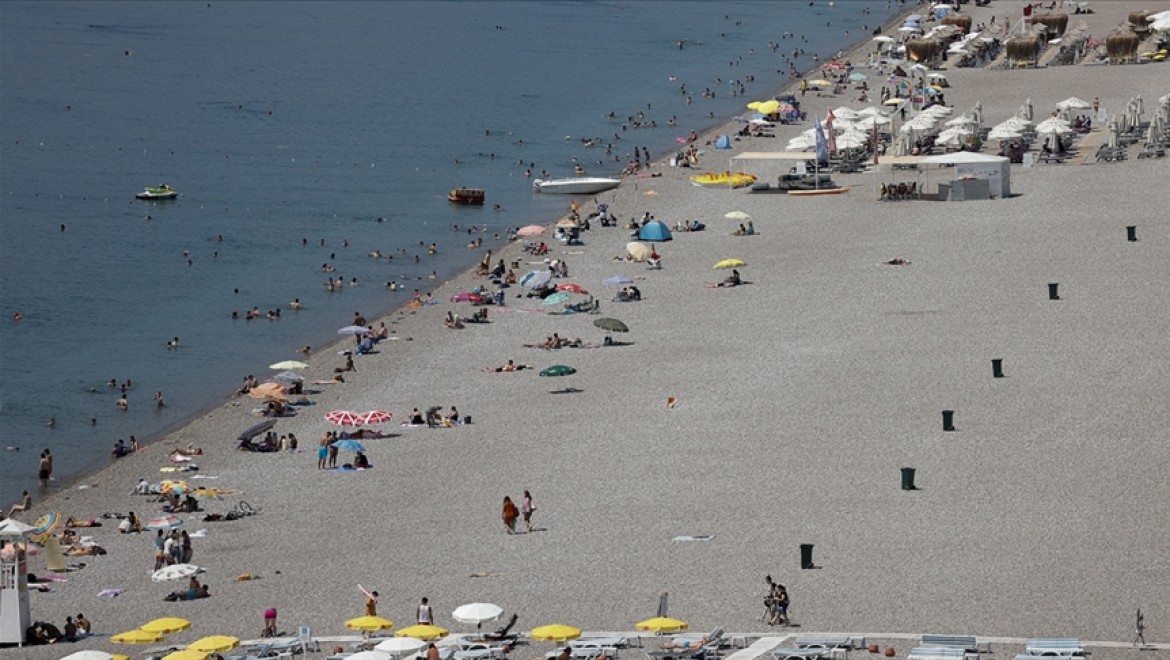 Turizm merkezleri Antalya ve Muğla'nın sahillerinde yoğunluk devam ediyor