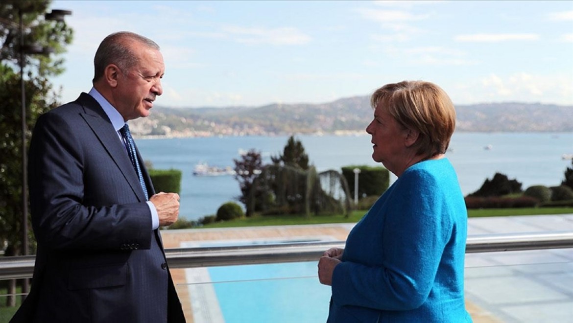 Merkel Avrupa'daki Türkiye karşıtlığına rağmen diyalog ve iş birliğini savundu