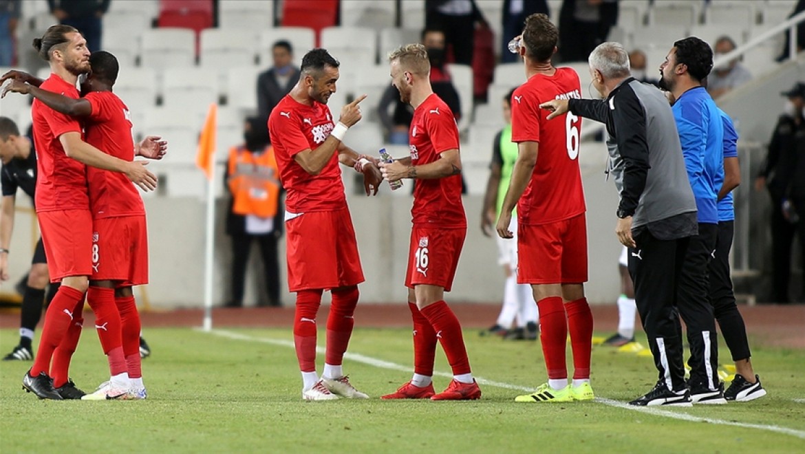 UEFA Avrupa Konferans Liginde Petrocub'u 1-0 yenen Sivasspor, 3. eleme turuna yükseldi