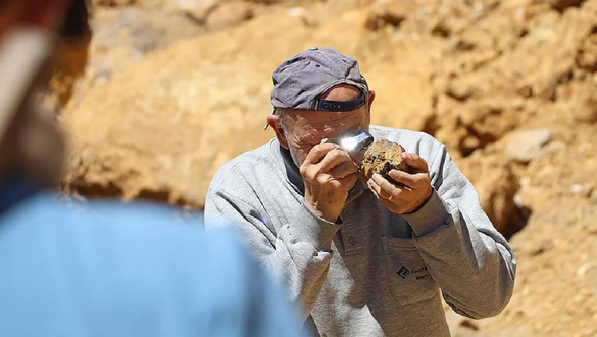 Bilim insanları Bayburt'taki doğal kehribar rezervini inceledi