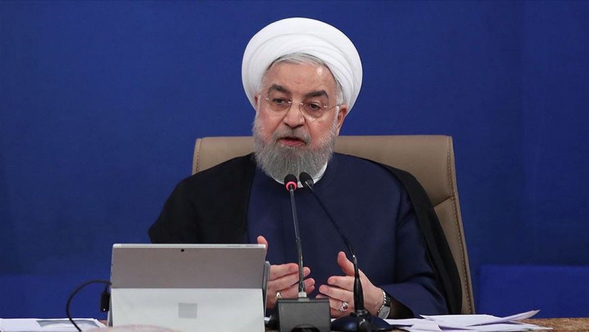 Ruhani: Fransa ve Avrupa Müslümanların iç işlerine müdahale etmekten vazgeçsin