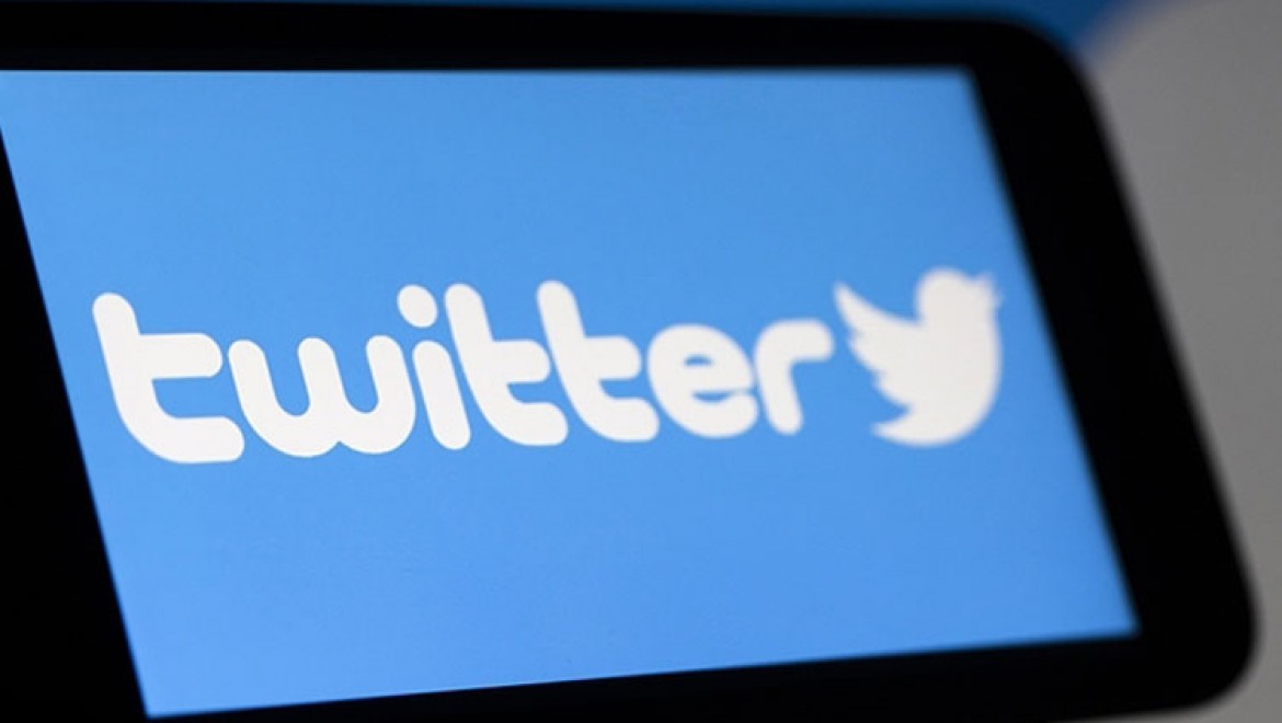 Twitter, daha önce hesabını kapattığı Trump'ın açıklamalarını yayımlayan hesabı askıya aldı