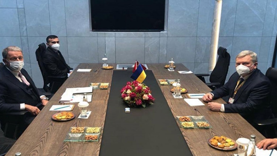 Milli Savunma Bakanı Akar, Ukraynalı mevkidaşı Taran ile görüştü