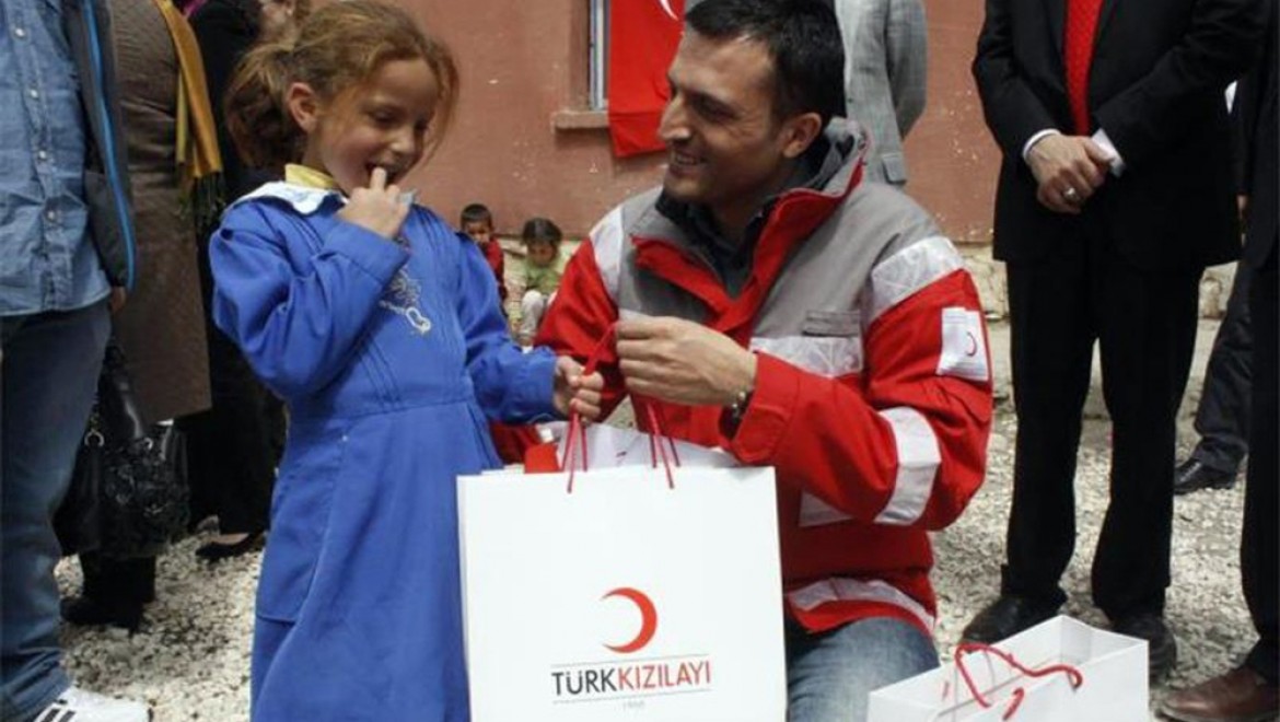 Türk Kızılayı'ndan Çocuklara Bayram Hediyesi