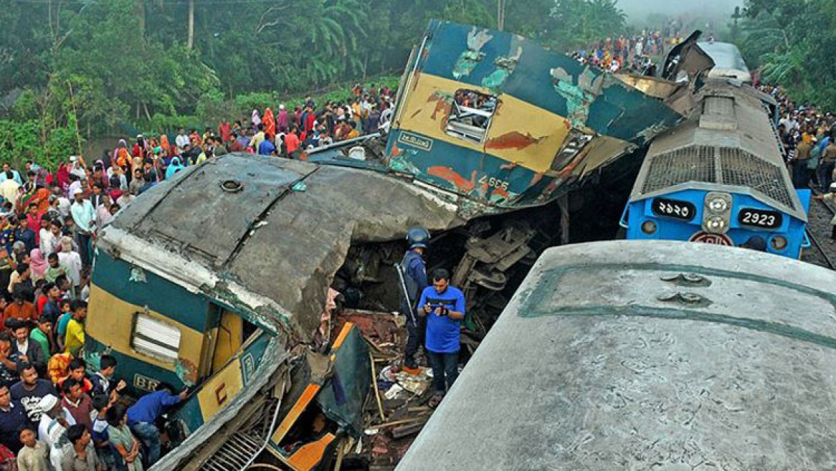 Bangladeş'te tren kazası