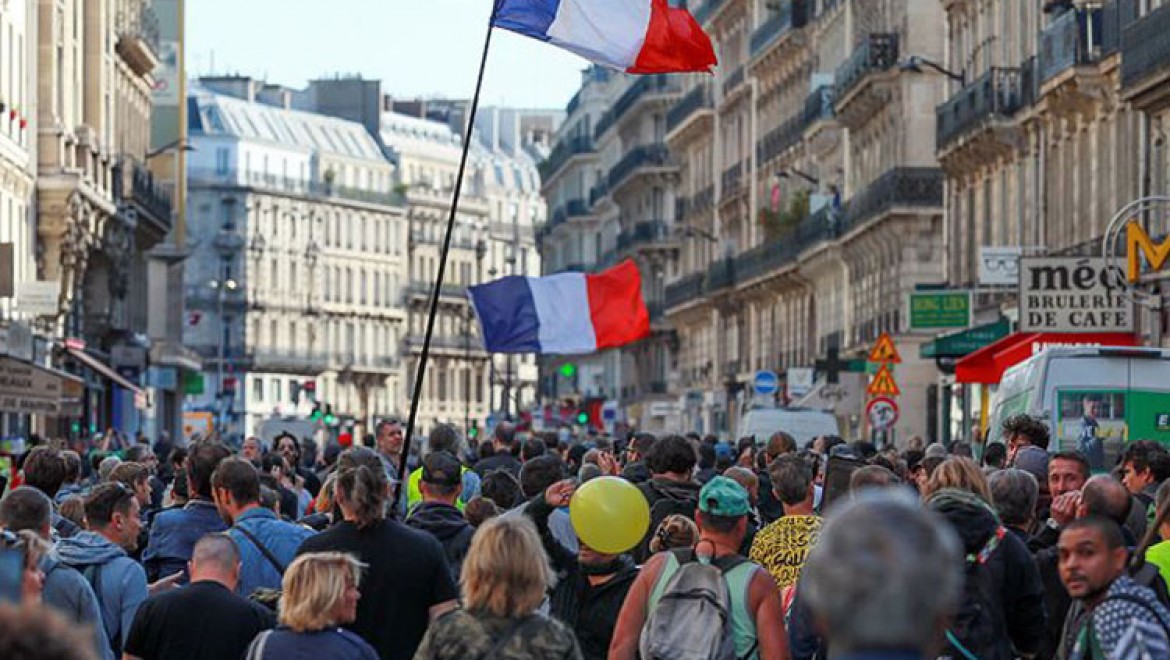 Fransa'da sarı yelekliler gösterilerin 45. haftasında sokaklarda
