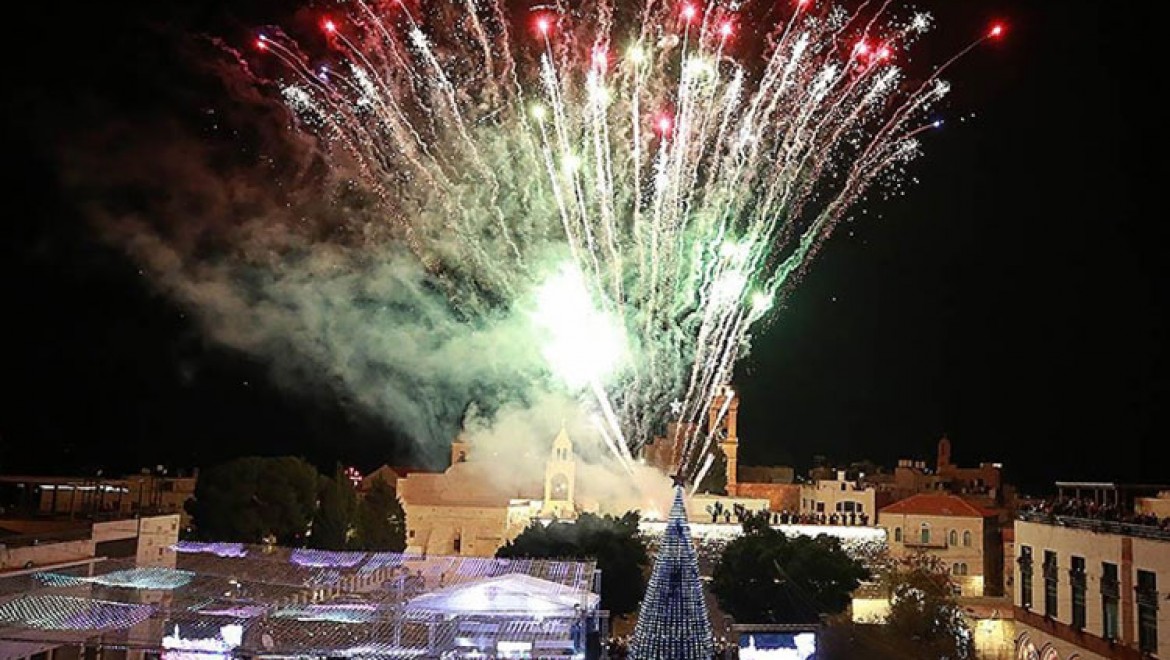 Beytüllahim'de yeni yıl kutlamaları, Noel ağacının aydınlatılmasıyla başladı